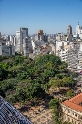 Visão do Prédio da Reitoria na Praça da República